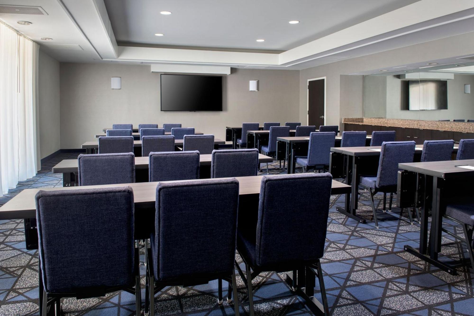 Courtyard Philadelphia Plymouth Meeting Hotel Bagian luar foto