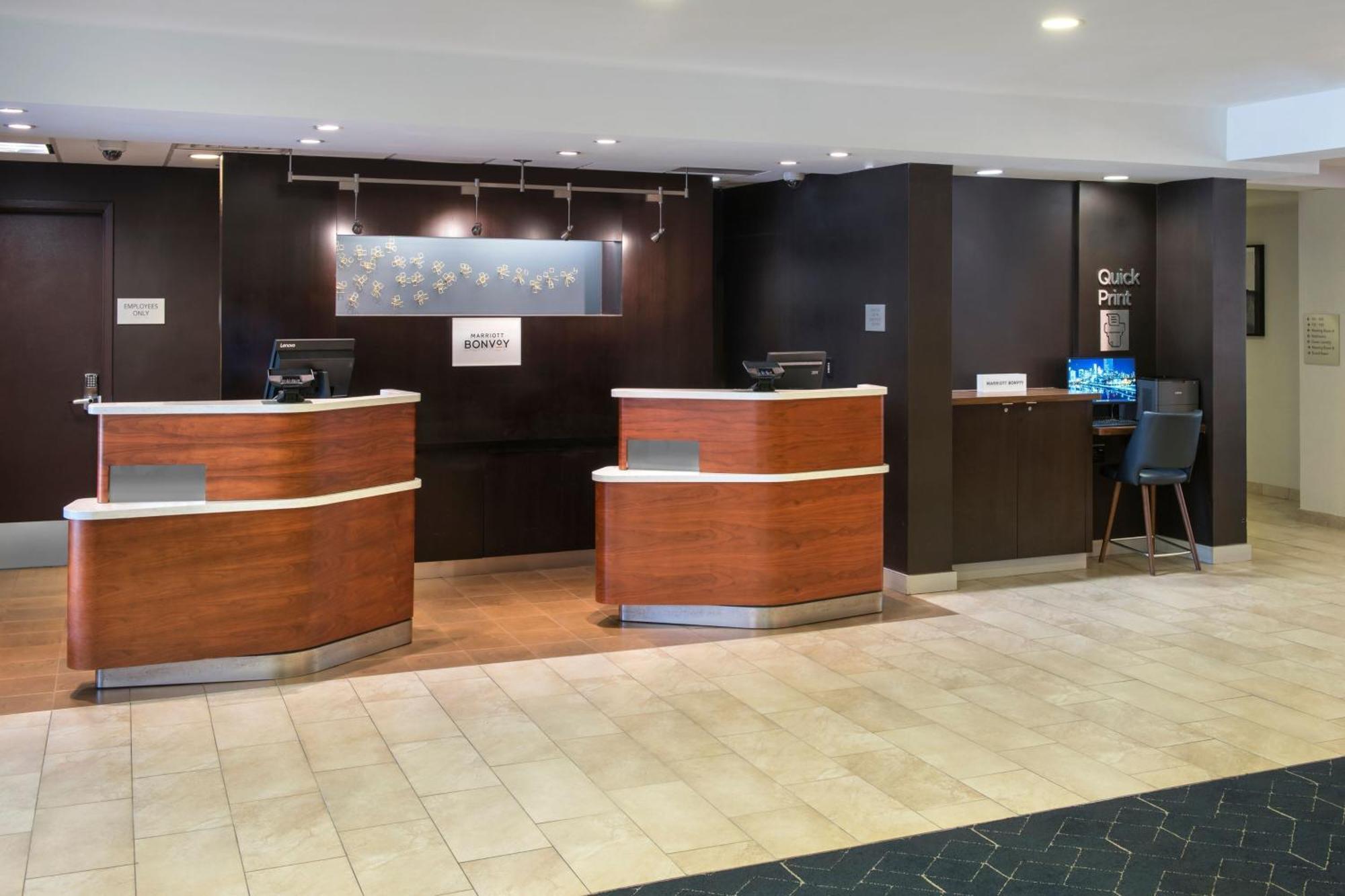Courtyard Philadelphia Plymouth Meeting Hotel Bagian luar foto