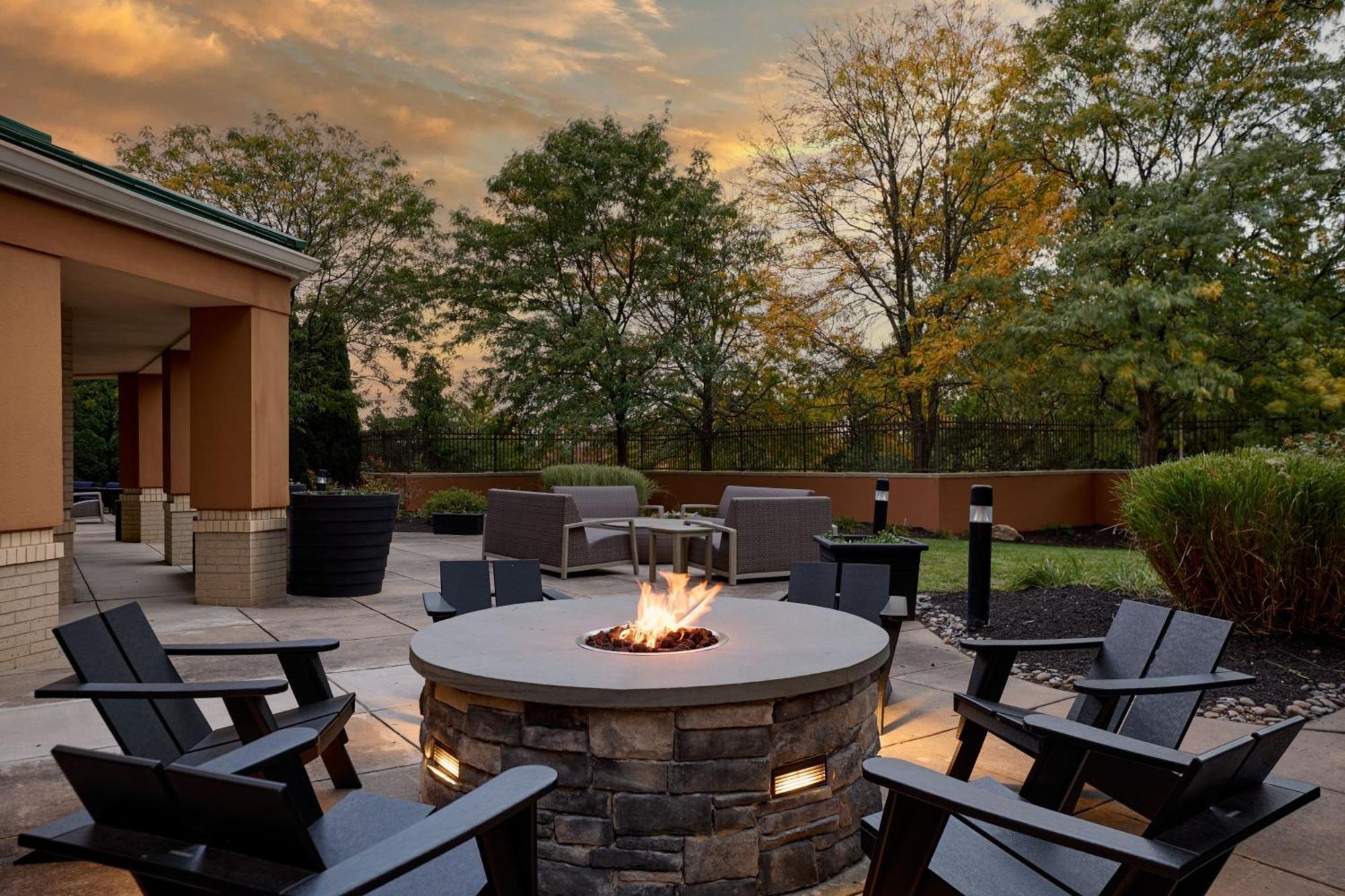 Courtyard Philadelphia Plymouth Meeting Hotel Bagian luar foto