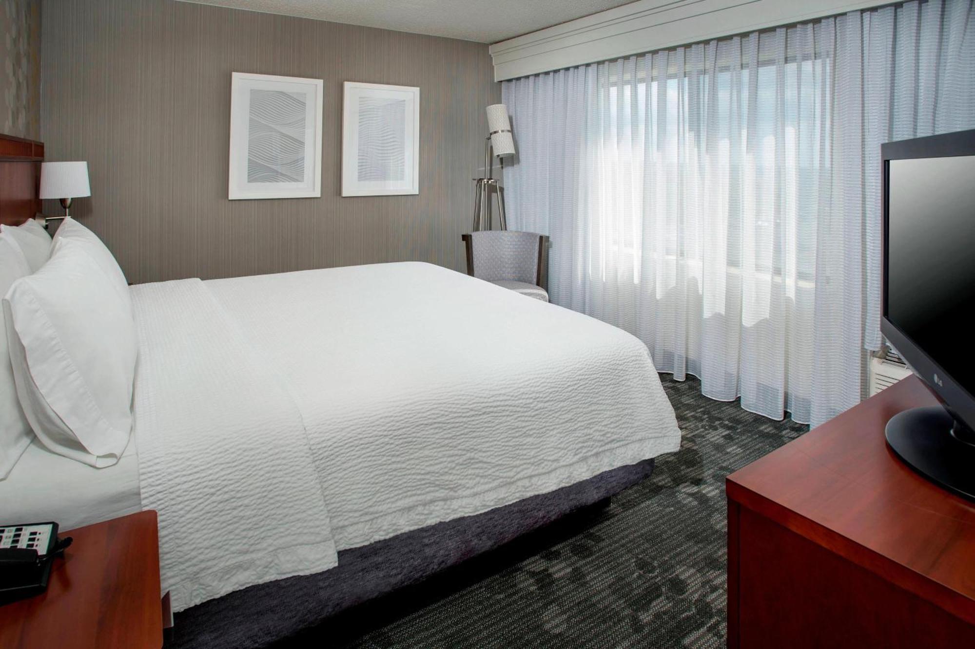 Courtyard Philadelphia Plymouth Meeting Hotel Bagian luar foto
